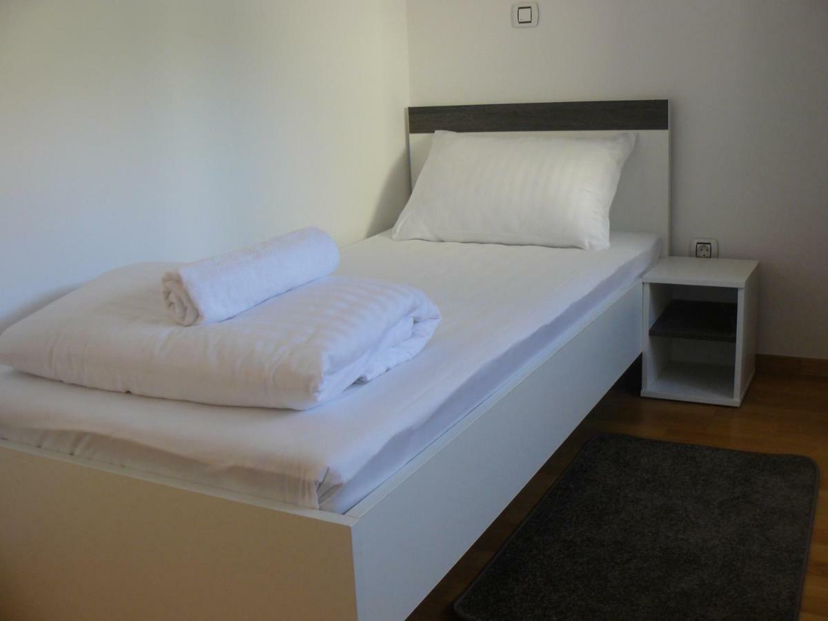 פריבלאקה Our Nest Accommodation מראה חיצוני תמונה